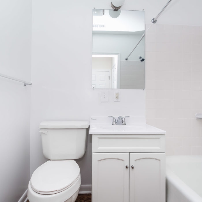 528 46th Street white bathroom