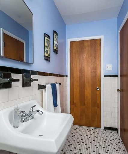 8944 Satyr Hill Rd. blue bathroom 