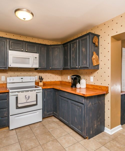 32 Left Wing Drive kitchen cabinets
