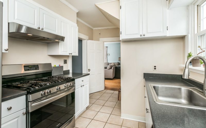 5804 Clearspring Road, kitchen oven