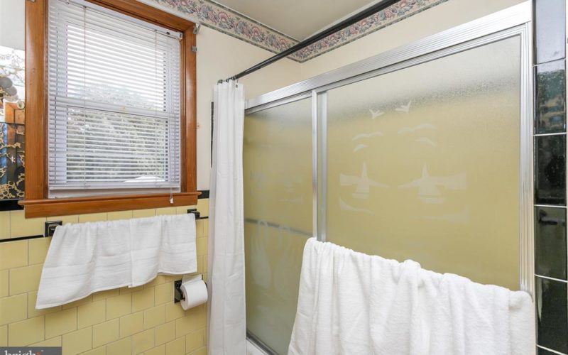 719 50th Street, bathroom with tub and sliding glass door
