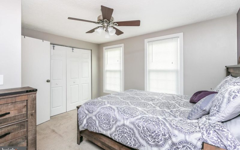 28 Stillwood Circle, master bedroom with ceiling fan