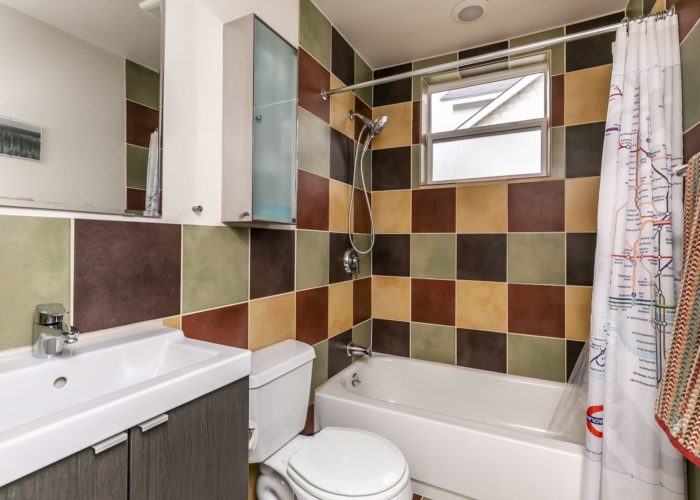 2603 Gibbons Avenue, bathroom with large tile