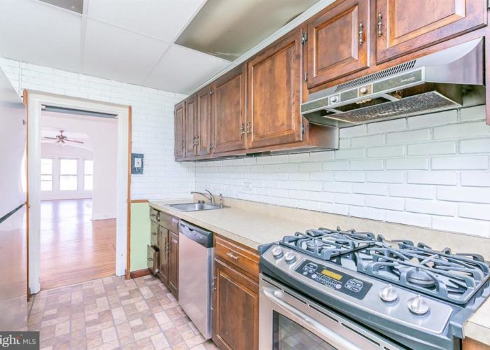 316 Drew St., kitchen counters and appliances