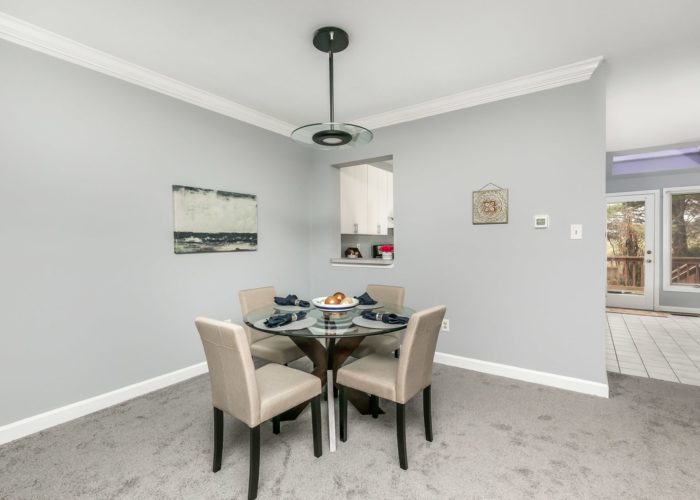 25 Stablemere Ct., dining room