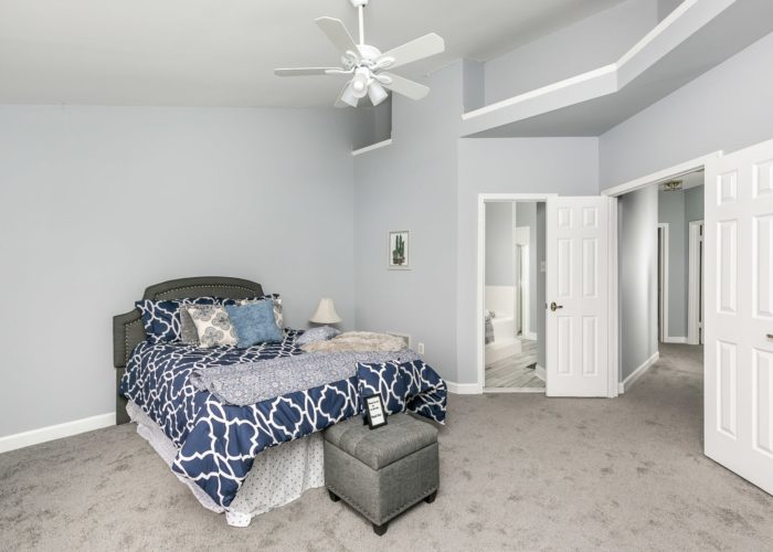 25 Stablemere Ct., bedroom with bathroom
