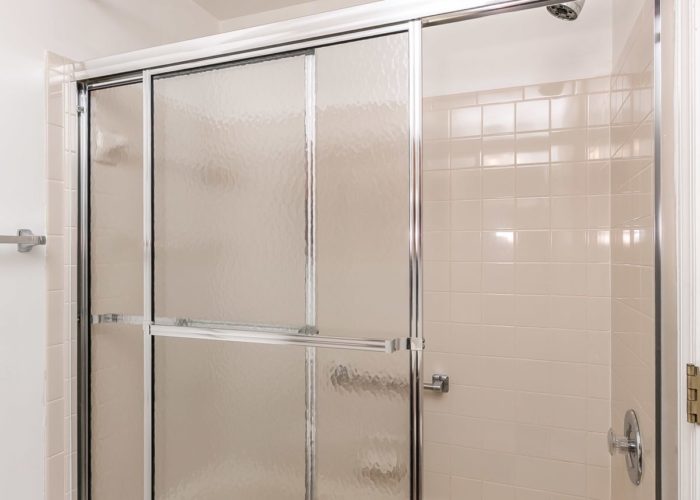 15 Willow Path Court, glass doored shower