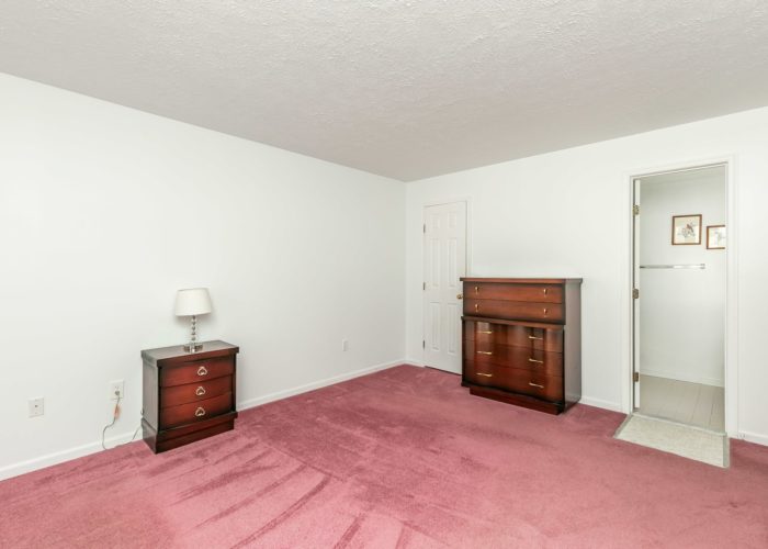 15 Willow Path Court, biggest bedroom with carpet