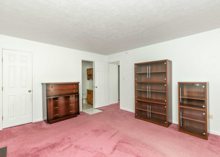 15 Willow Path Court, large bedroom