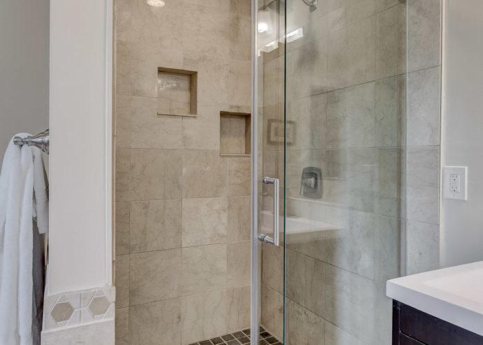 506 Locksley Road, shower with glass door