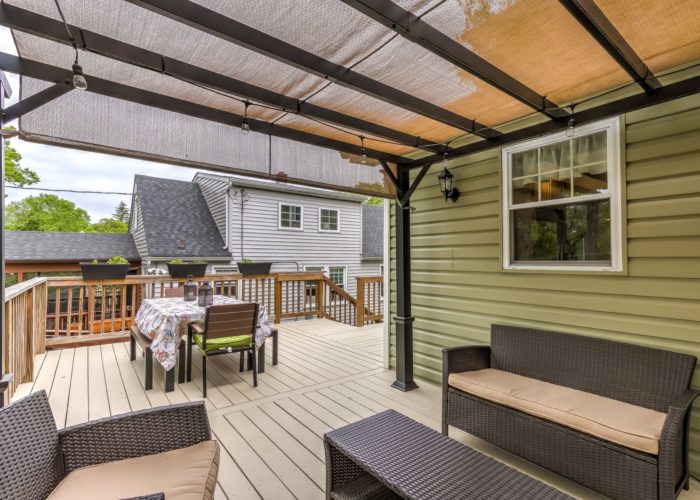 506 Locksley Road, deck with picnic table