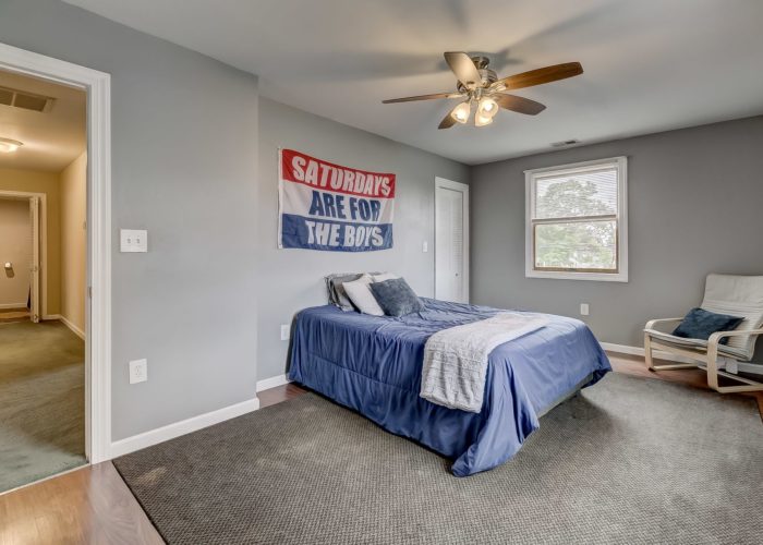 8134 Bullneck Road, bedroom with ceiling fan
