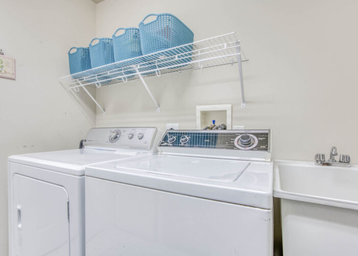 33 E. Seminary Avenue, washer and dryer