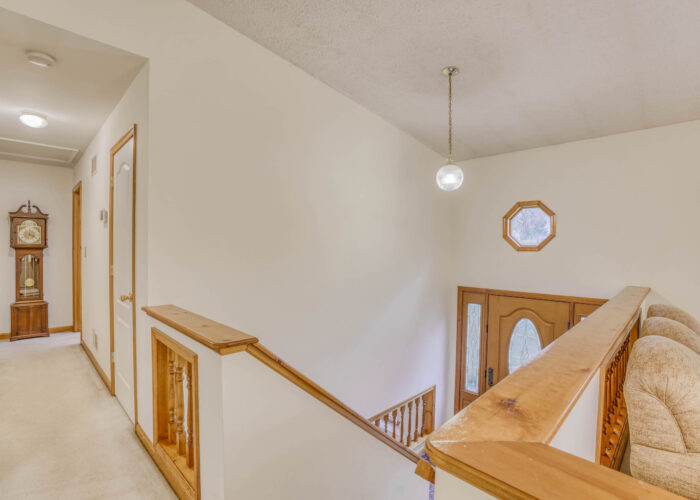 198 Donizetti Ct., entry with upstairs hallway
