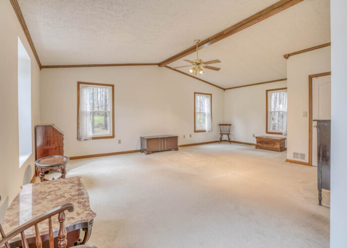 198 Donizetti Ct., master bedroom with vaulted ceiling