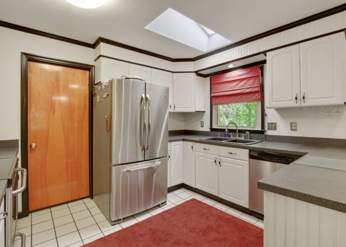808 Gary Drive, kitchen with stainless appliances