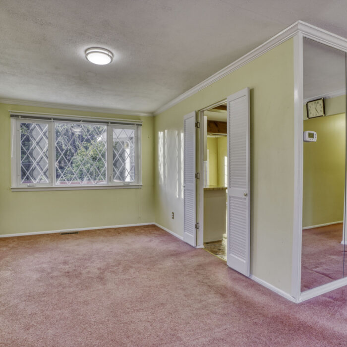 2502 Lampost Lane, dining room with door to kitchen