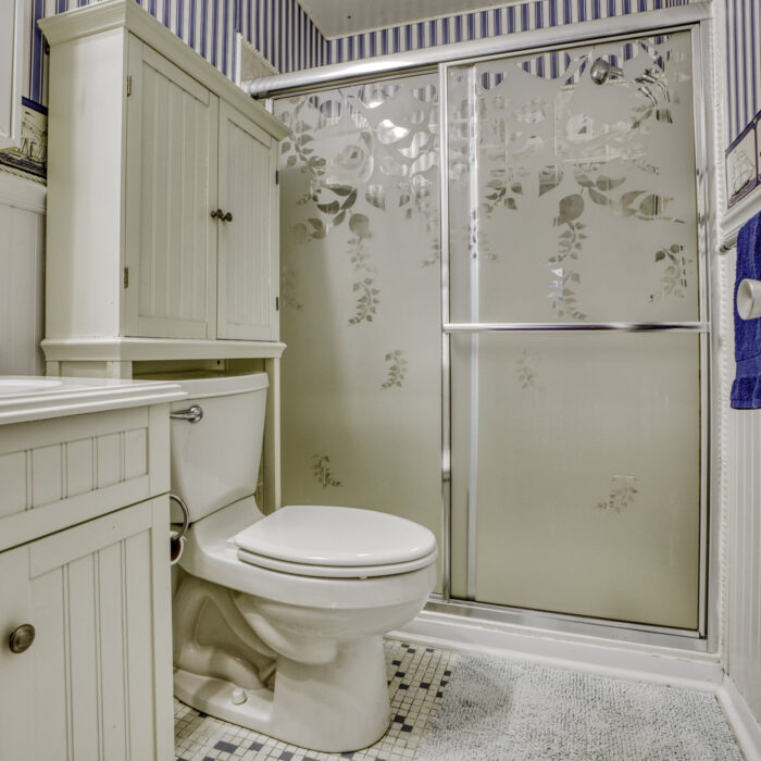 2502 Lampost Lane, bathroom with striped wallpaper and shower