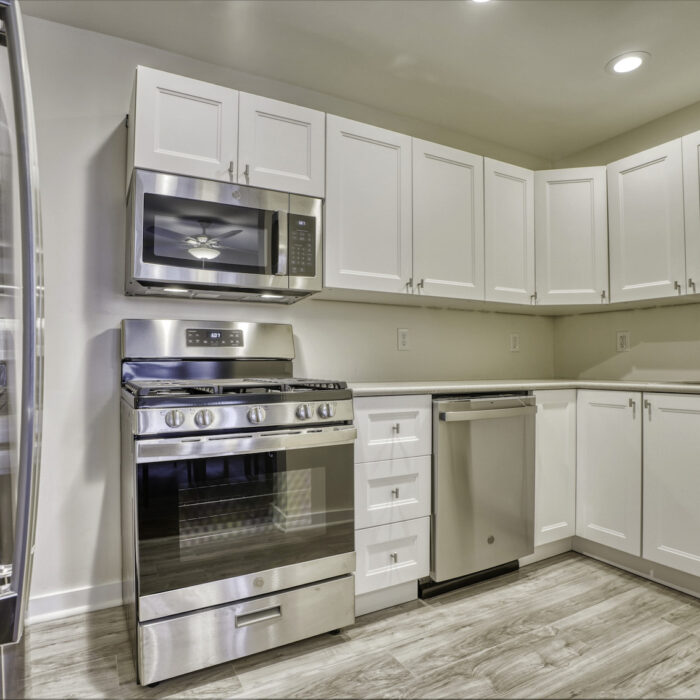 627 Dunwich Way, kitchen with stainless appliances