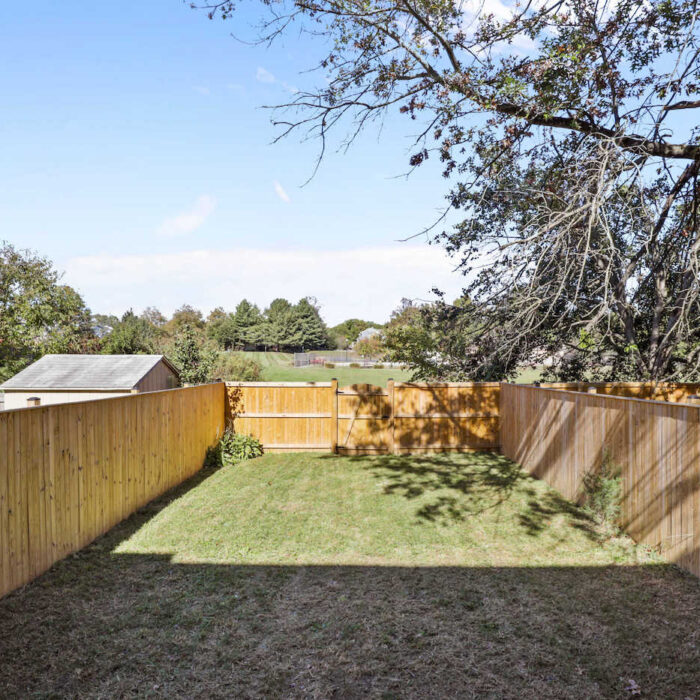 440 Kentmore Terrace, privacy fence