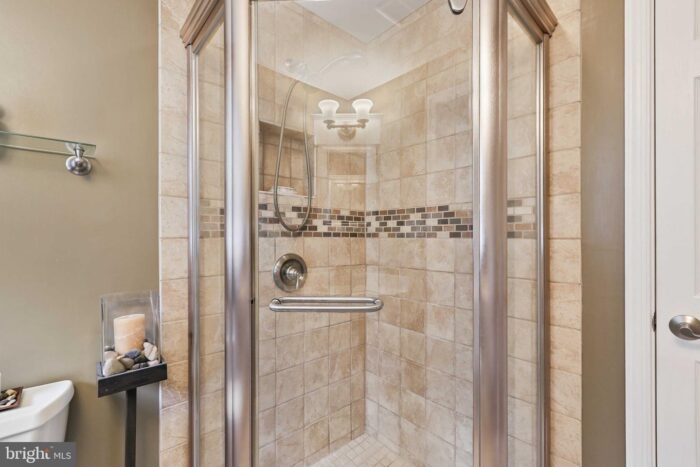 3338 Texas Ave, shower with tile