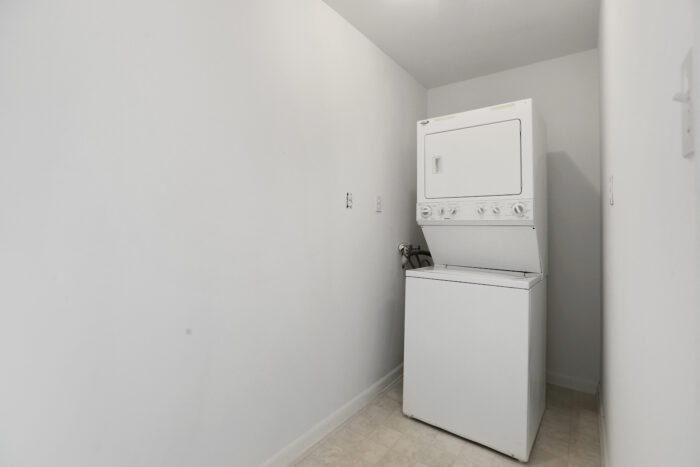 7516 Riddle Avenue, washer and dryer