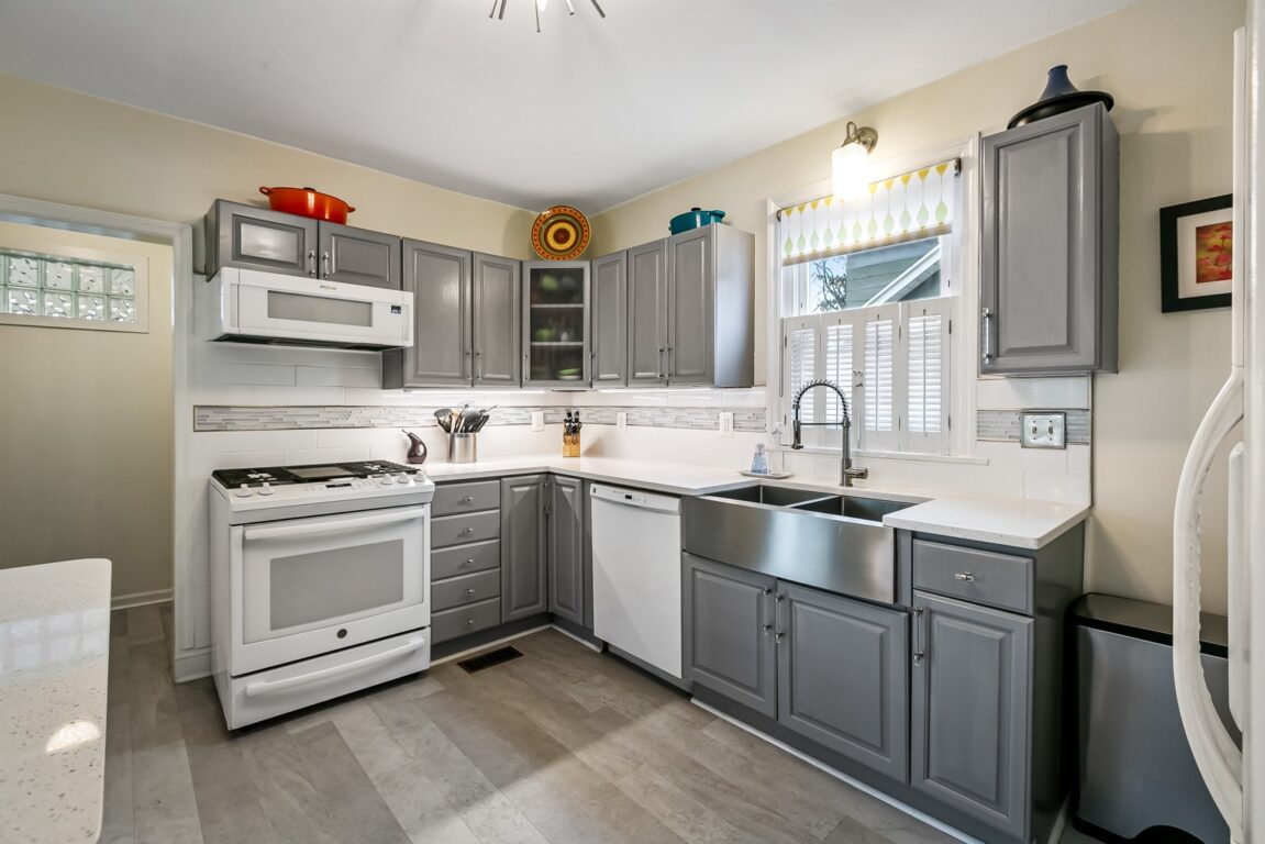3307 Beverly Road, kitchen has white appliances
