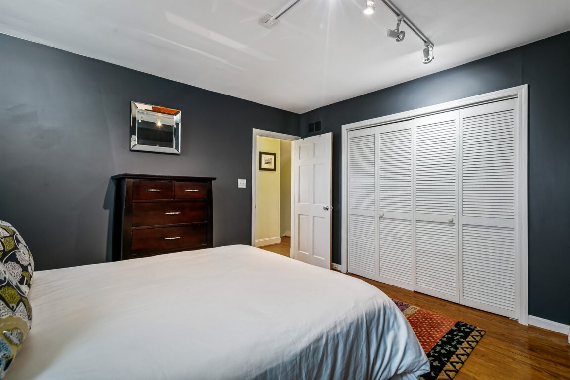 3307 Beverly Road, second bedroom