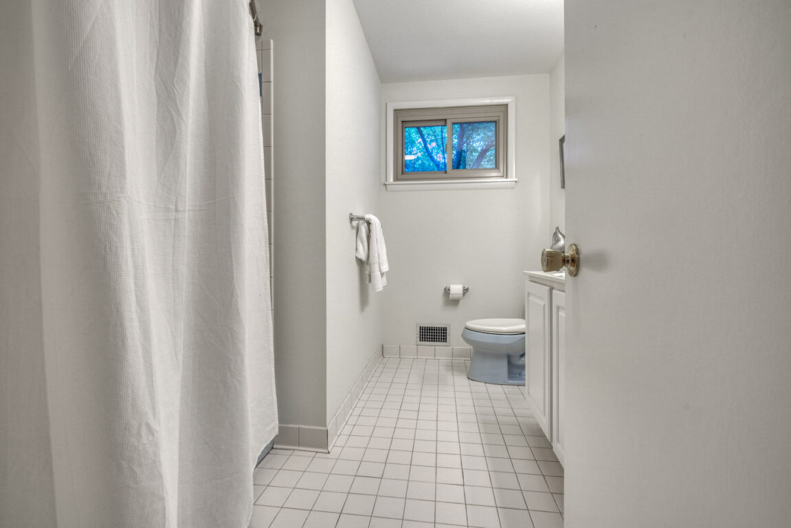 31 Millstone Road, bathroom with shower curtain closed.