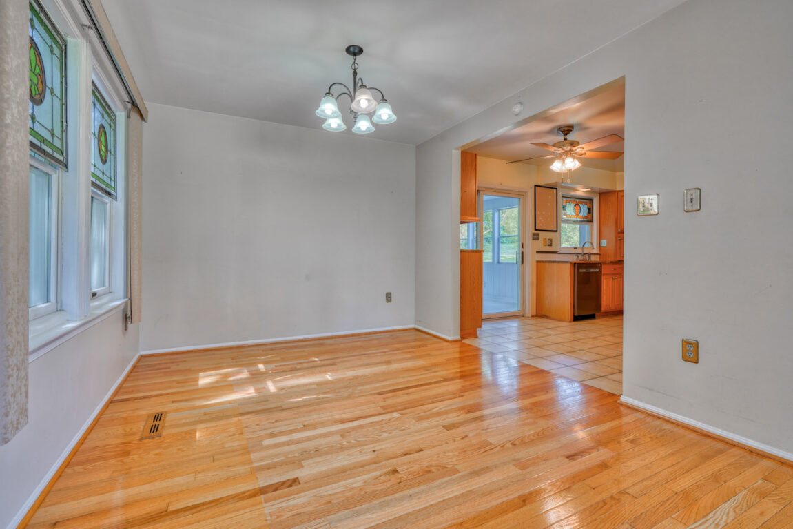 7512 Riddle Avenue, dining room.