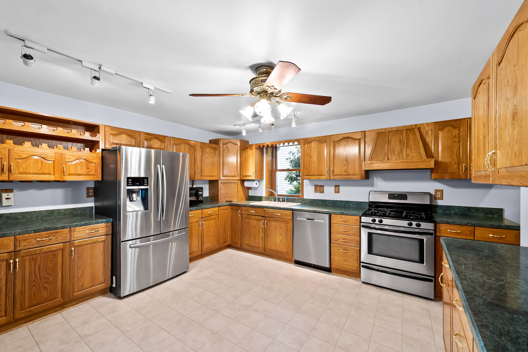 1246 S 48th St, kitchen showing appliances and ceiling fan.