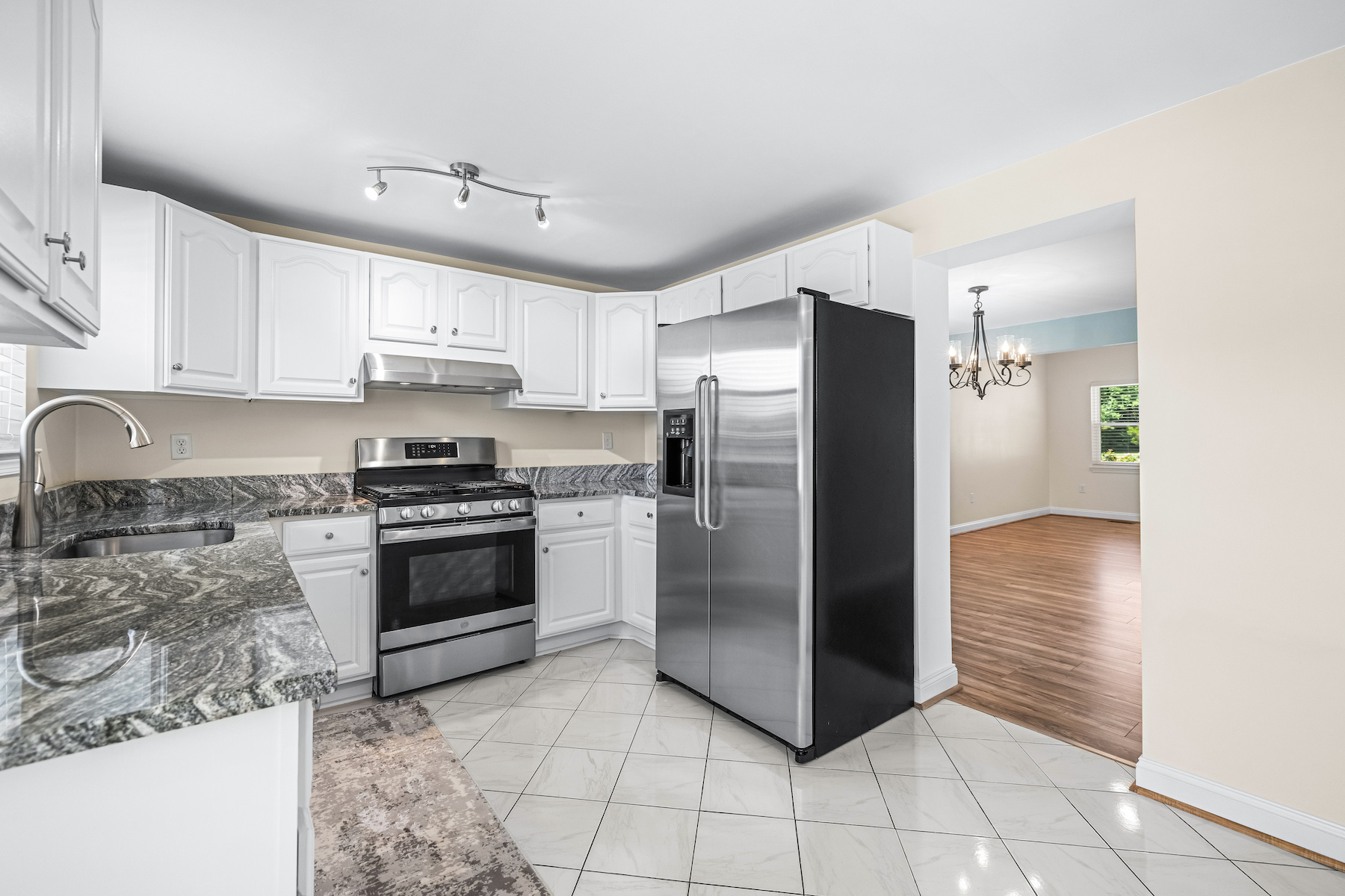 9207 Kilbride Road, kitchen with stainless appliances.